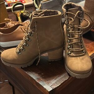 Korks Tan Leather Lace-Up Ankle Boots